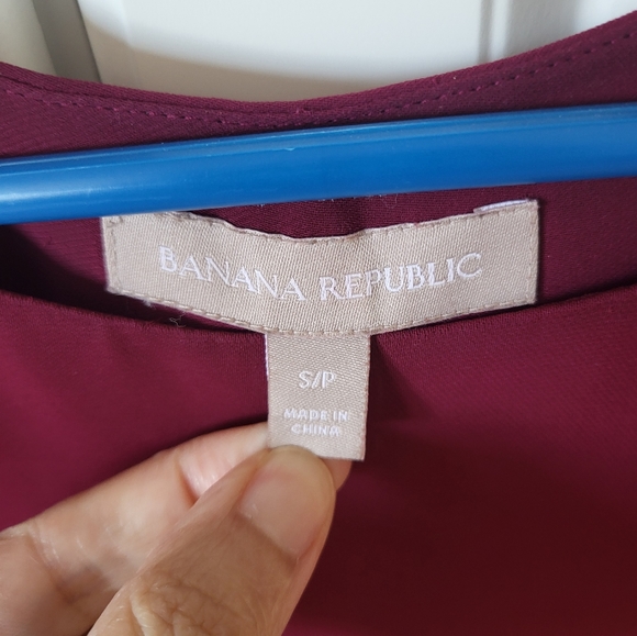 Banana republic burgundy blouse size small - Picture 3 of 3